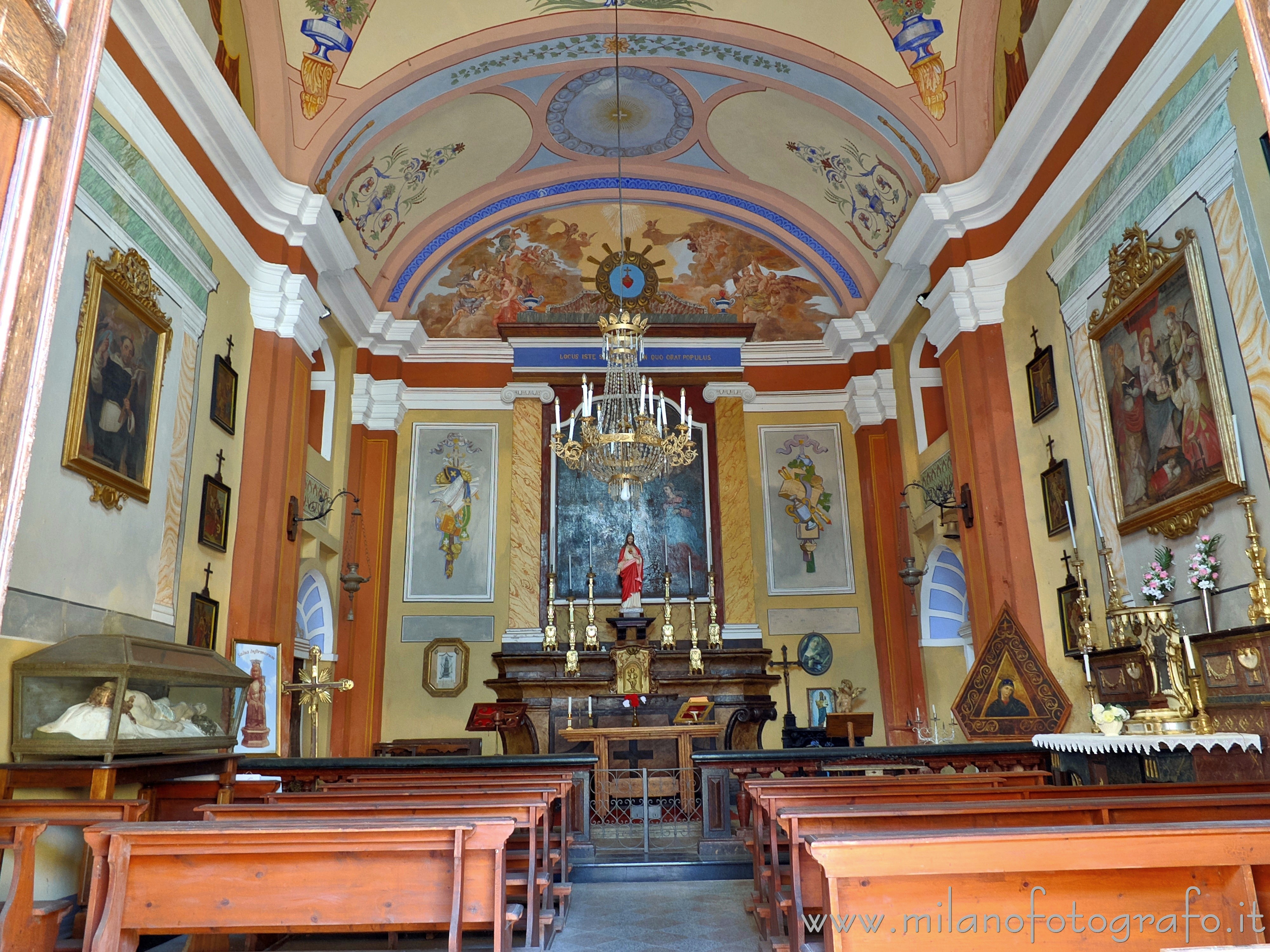 Masserano (Biella) - Interno della Chiesa della Sacra Famiglia - Foto a piena risoluzione